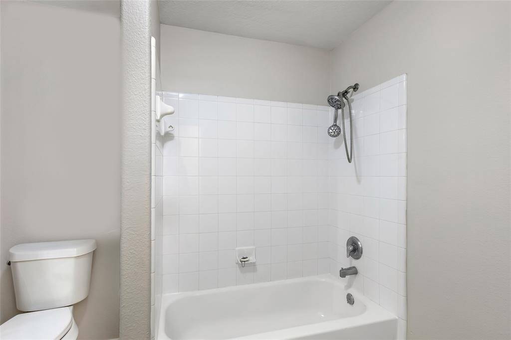 Upstairs secondary primary bedroom on suite bathroom