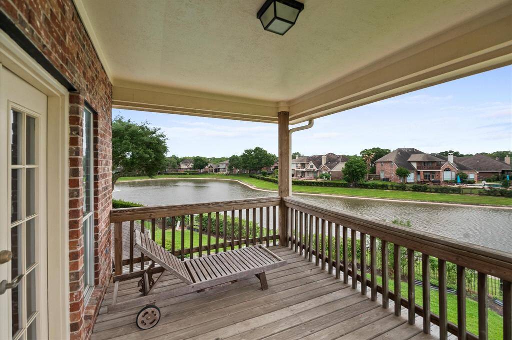 Enjoy the sunset views over the water from this covered balcony that captures a nice breeze. Sellers say you can view multiple fireworks shows in Sugar Land from this spot!