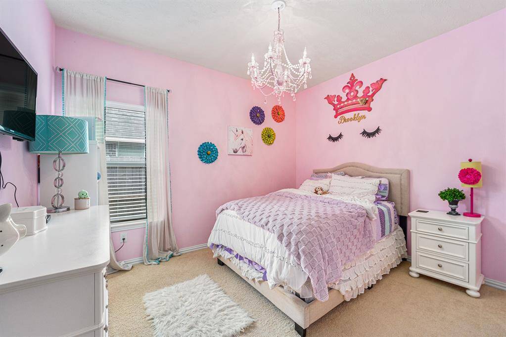 Beautiful secondary bedroom with lots of natural light.