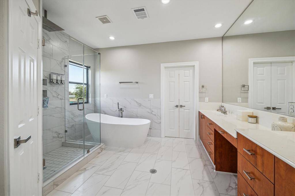 Recently updated primary bath