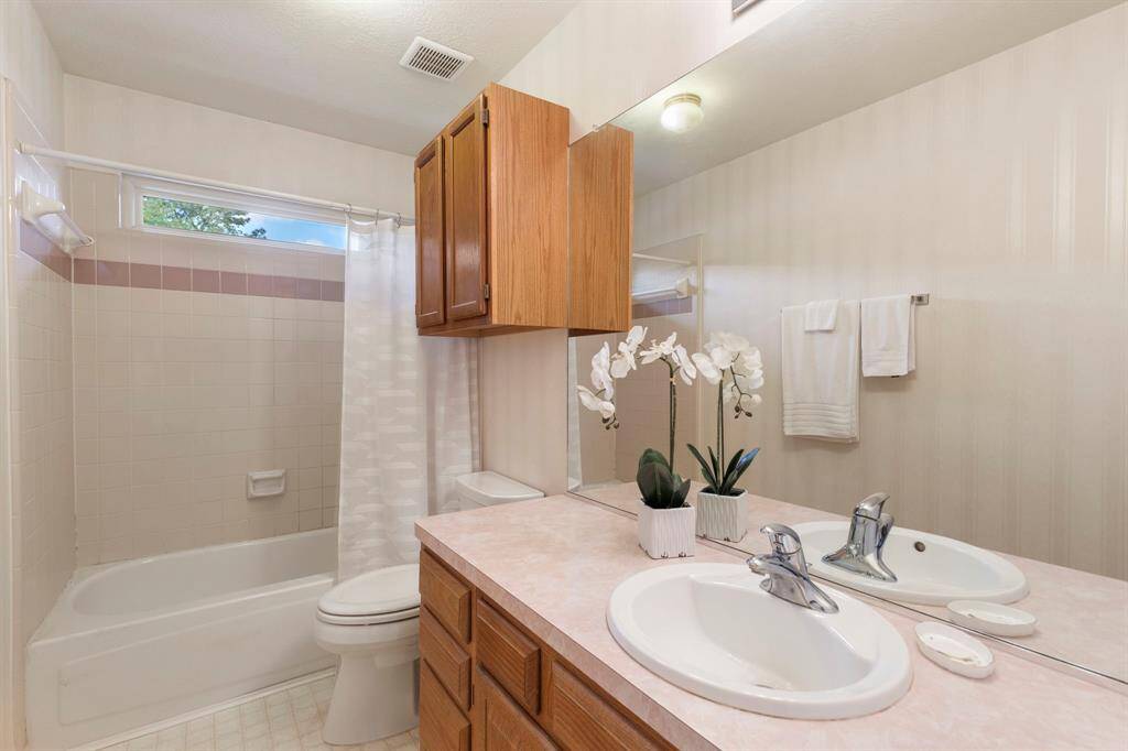 The full secondary bath upstairs features a great layout and plentiful cabinet space.