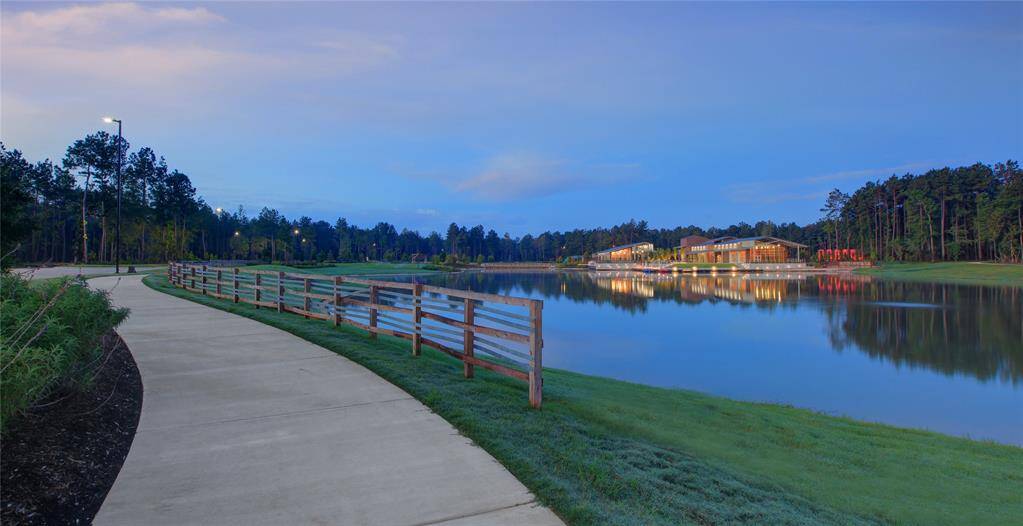 ARTAVIA Amenity Center and Lake