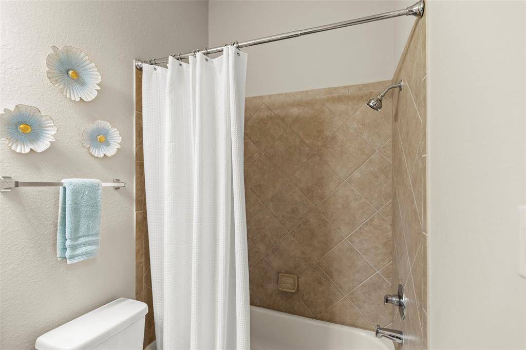 Full Bathroom with a Shower/Tub Combo