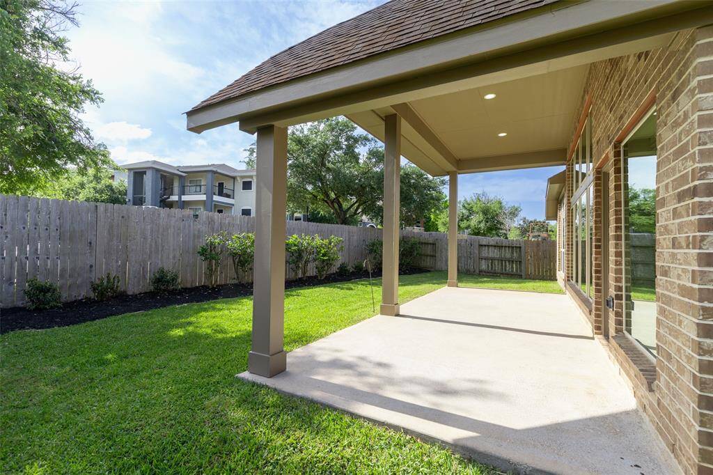 Entertaining Covered Patio Area and Plenty of Space