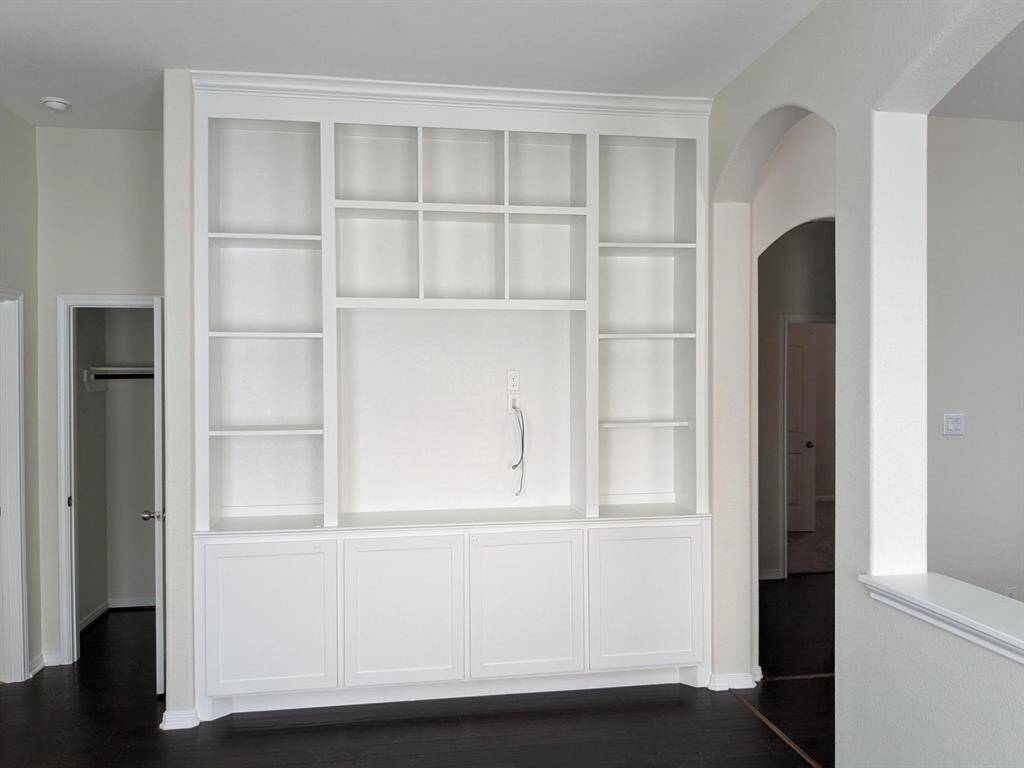Nice built-ins for TV and memorabilias