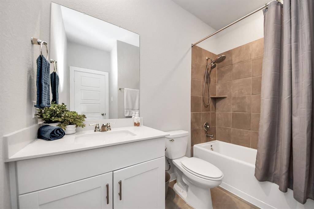 Secondary full bath