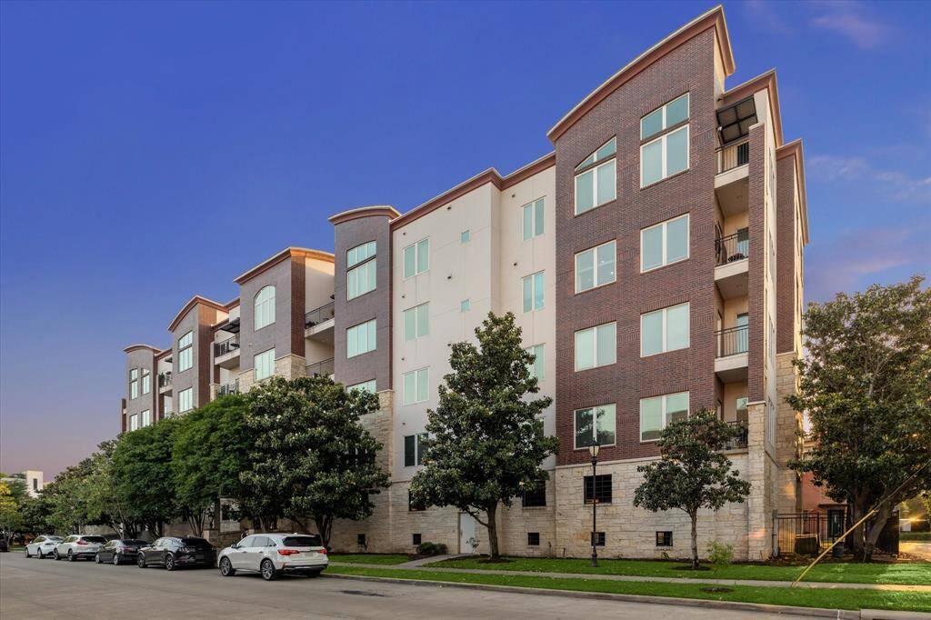 Exterior view of The Vistas at Midtown! This contemporary yet timeless building is complemented by thoughtful landscaping, creating a welcoming atmosphere. Nestled in a serene neighborhood, it's the perfect blend of tranquility and convenience, right in the heart of it all.