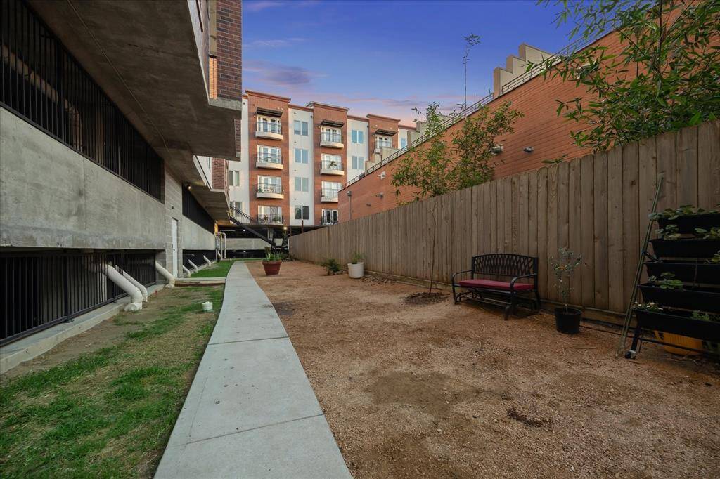 A secondary green space for more outdoor enjoyment!