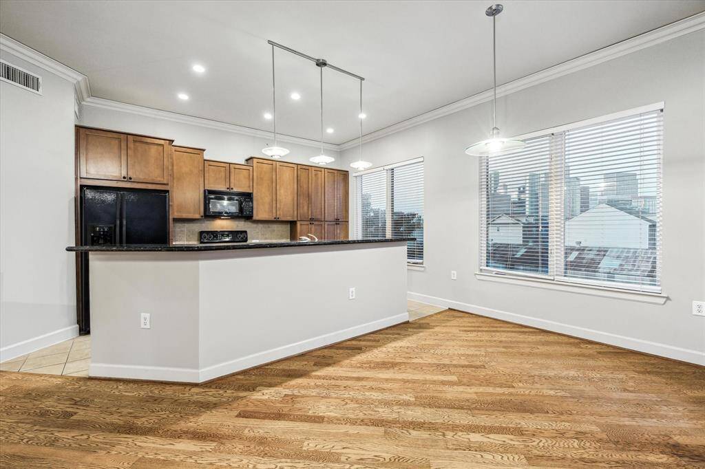 Another angle from the living room with a closer look at the breakfast room overlooking the downtown Houston skyline! What a way to enjoy your meals!