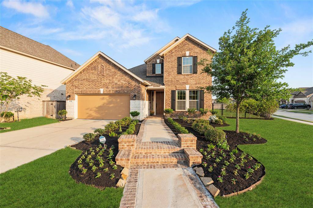 Welcome to 19139 Longhorn Point Drive.