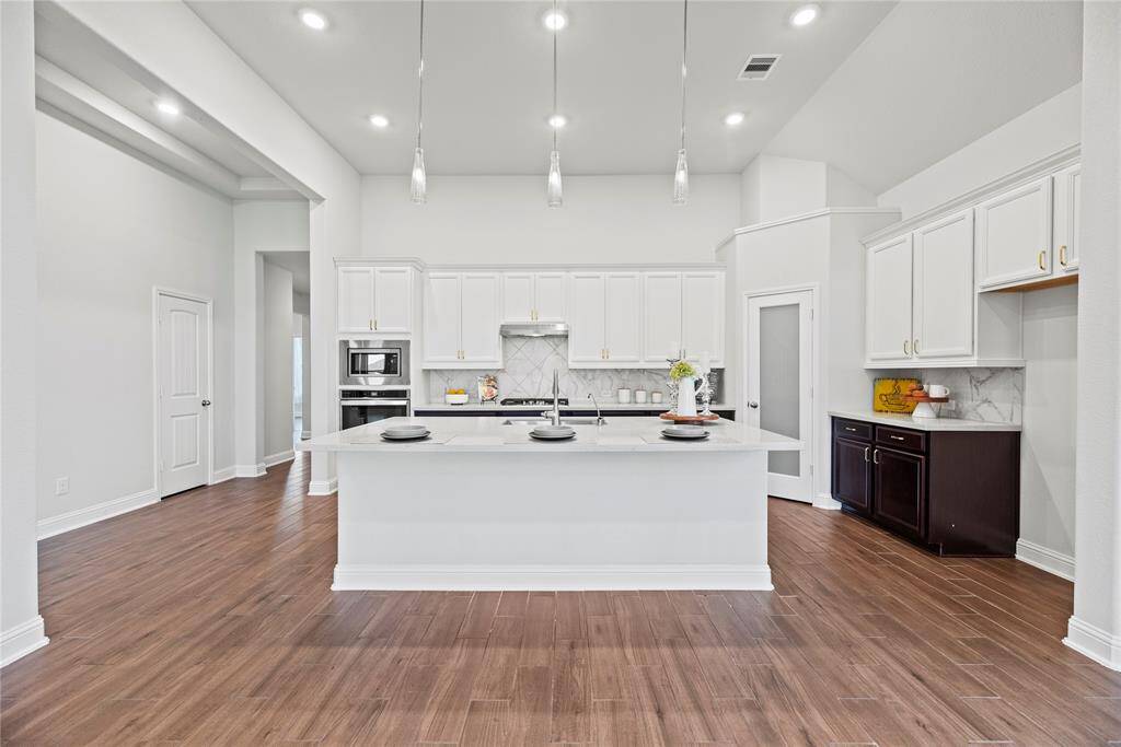 Eat-in kitchen island.