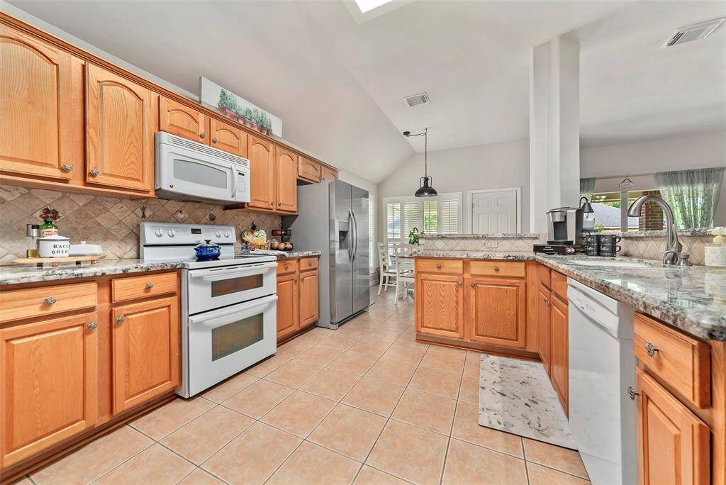 Large gourmet kitchen with plenty of counter space