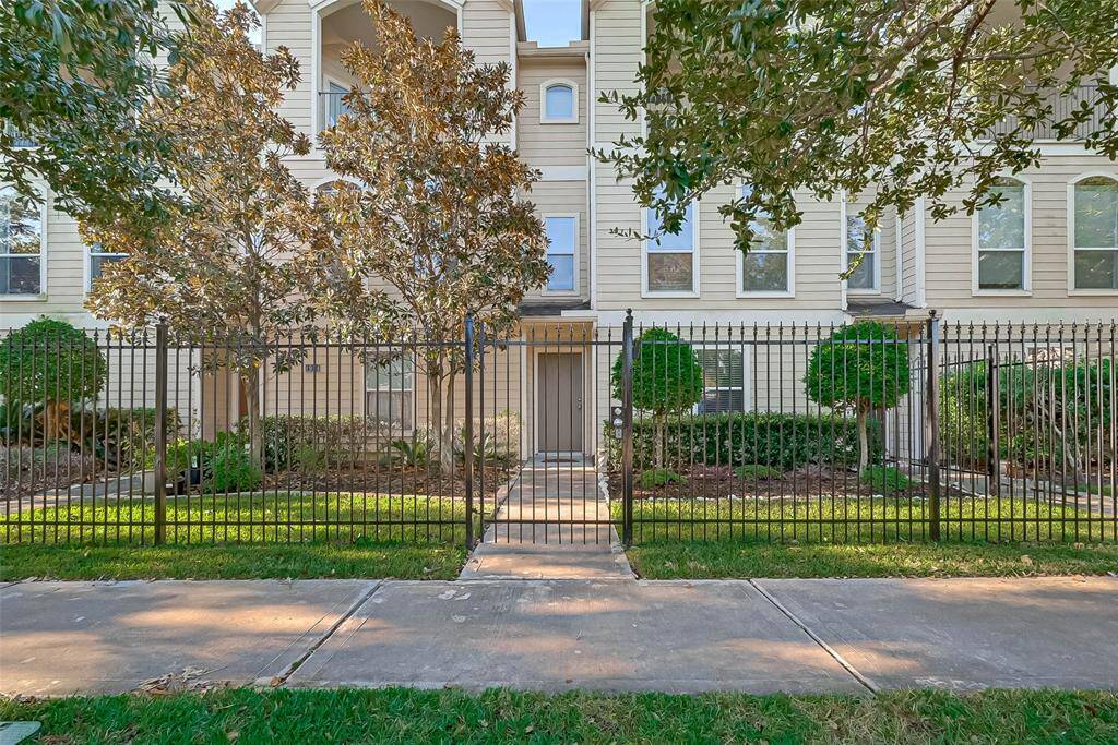 Gated complex in the Museum District!