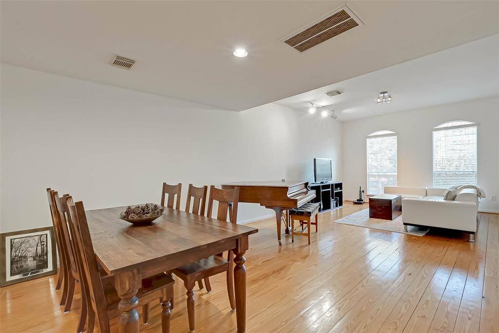 Surround sound system & appliances included!!