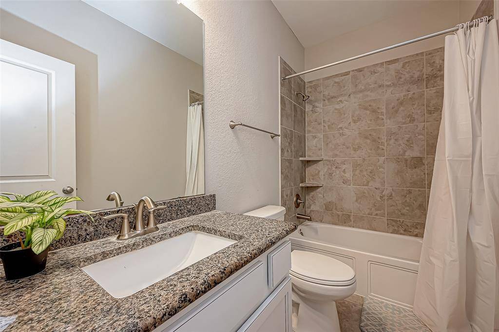 Guest Bathroom downstairs