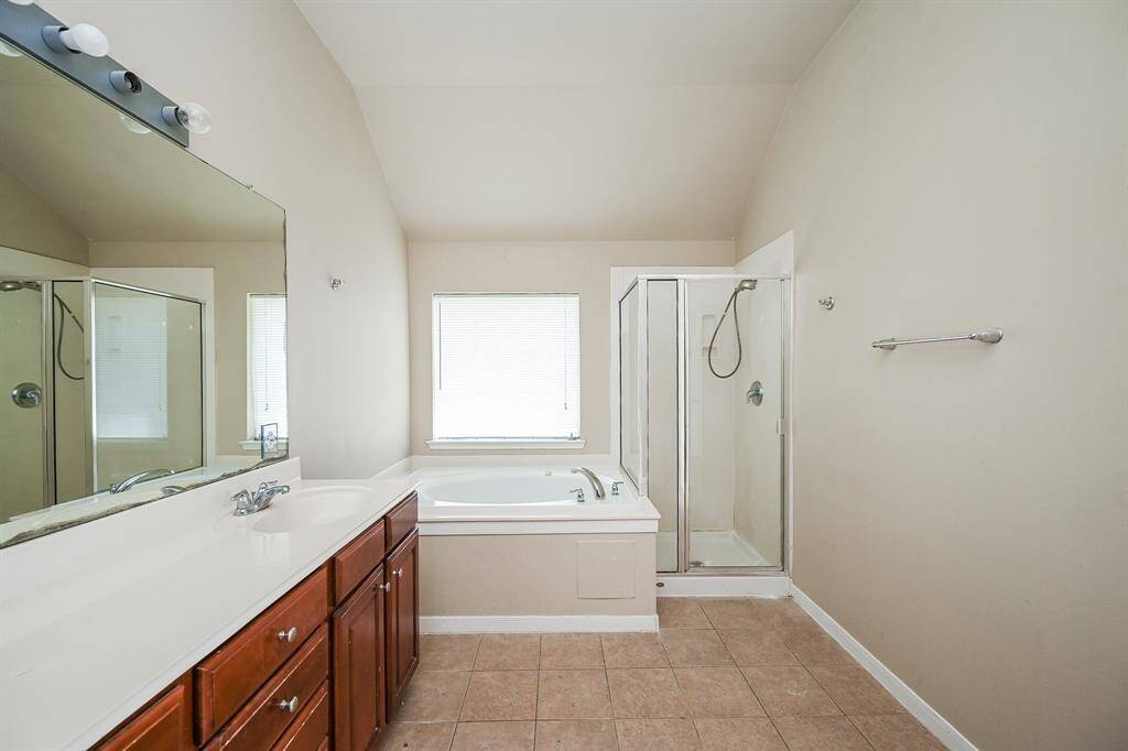 Jetta bathtub & separate shower