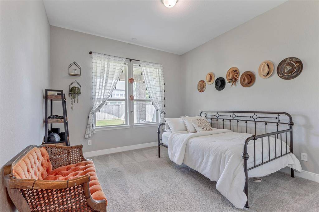 Secondary downstairs bedroom