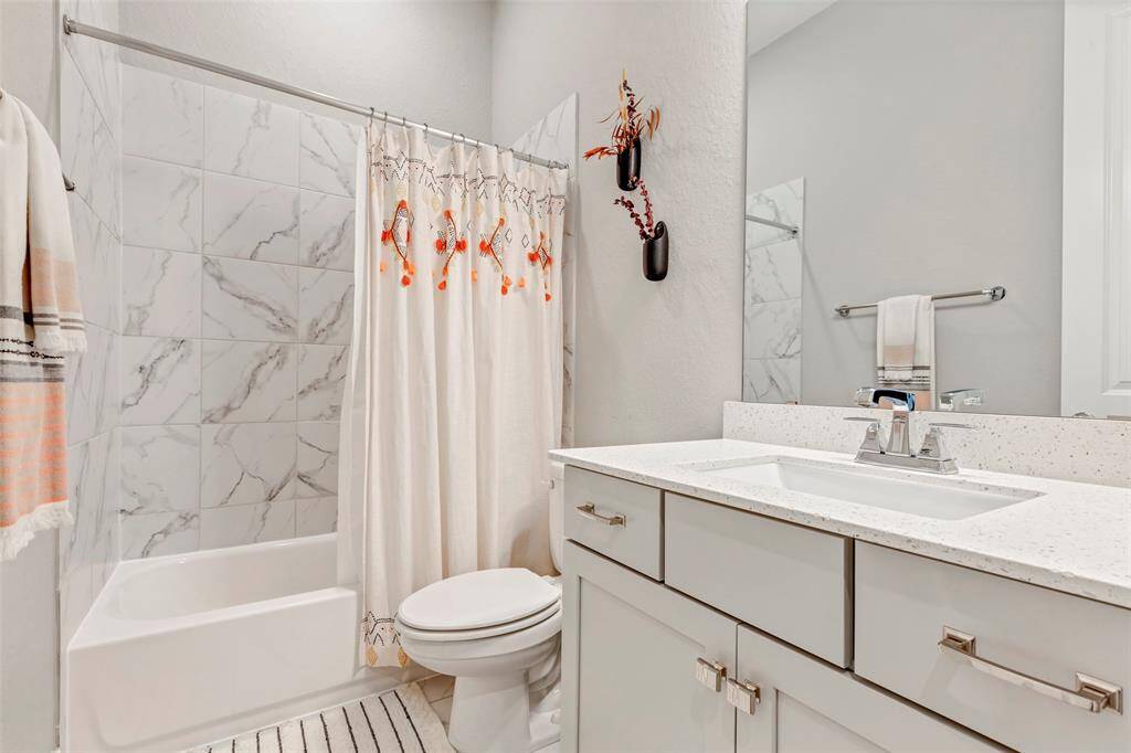 Secondary downstairs ensuite bathroom