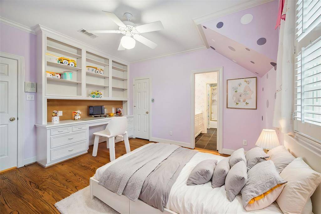 Bed 2 (13x12) Secondary bedroom, built-n desk, closet and connecting bath. (virtually staged)