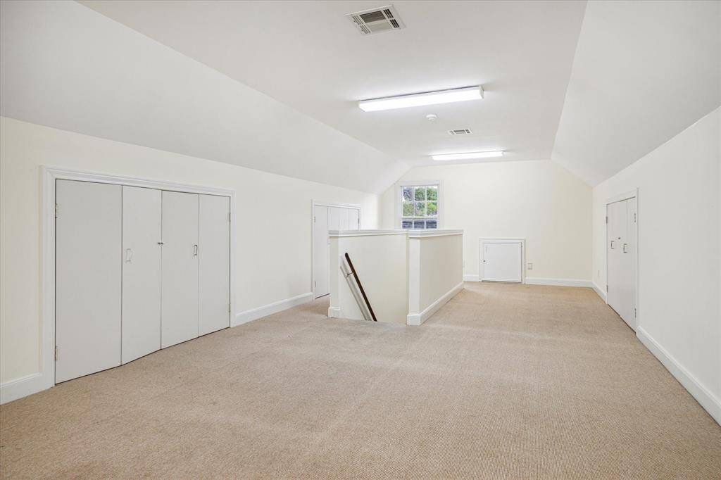 LARGE AIR-CONDITIONED STORAGE