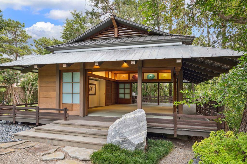 Winner of 2015 ASID Outdoor Living Space Award by Gary R. Chandler Architectural Firm