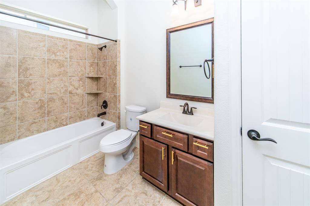 En-suite bathroom.