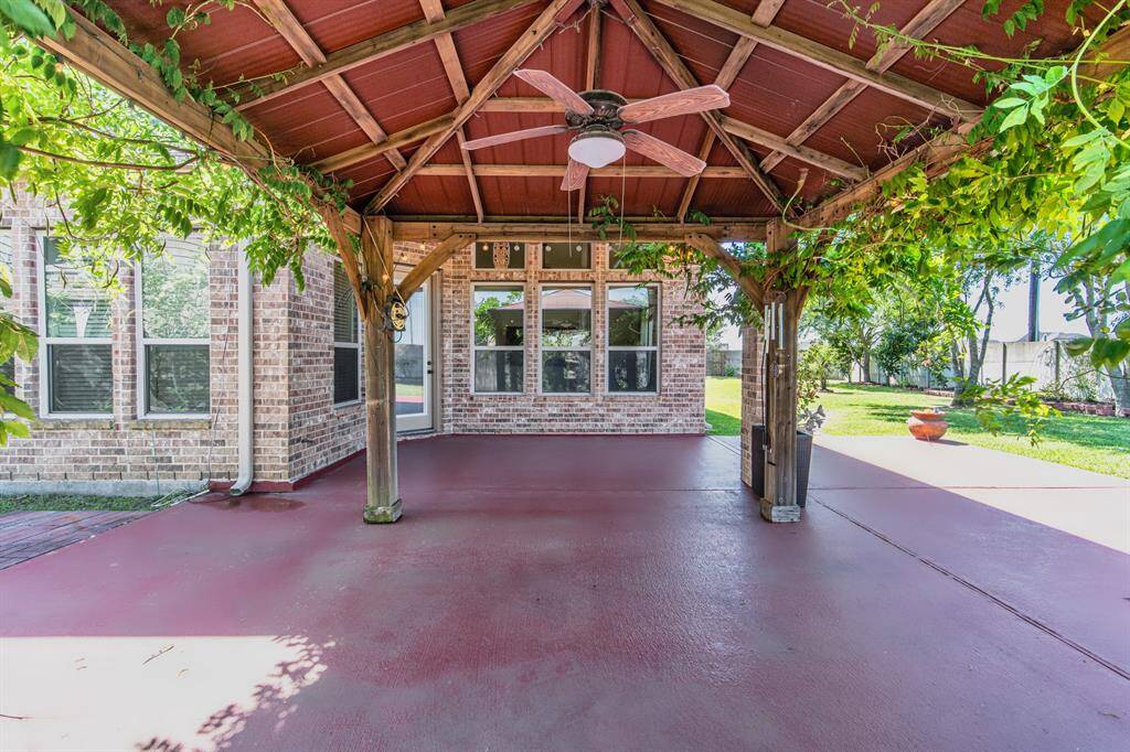 What a lovely gazebo to enjoy the outdoors! The green vines swaying in the breeze and the soothing water fountain add a poetic touch to this special place!