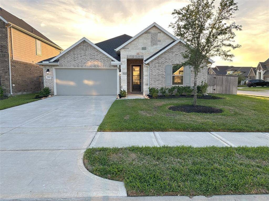 Charming One-Story Home on corner lot in the Sought-After Amira Community!