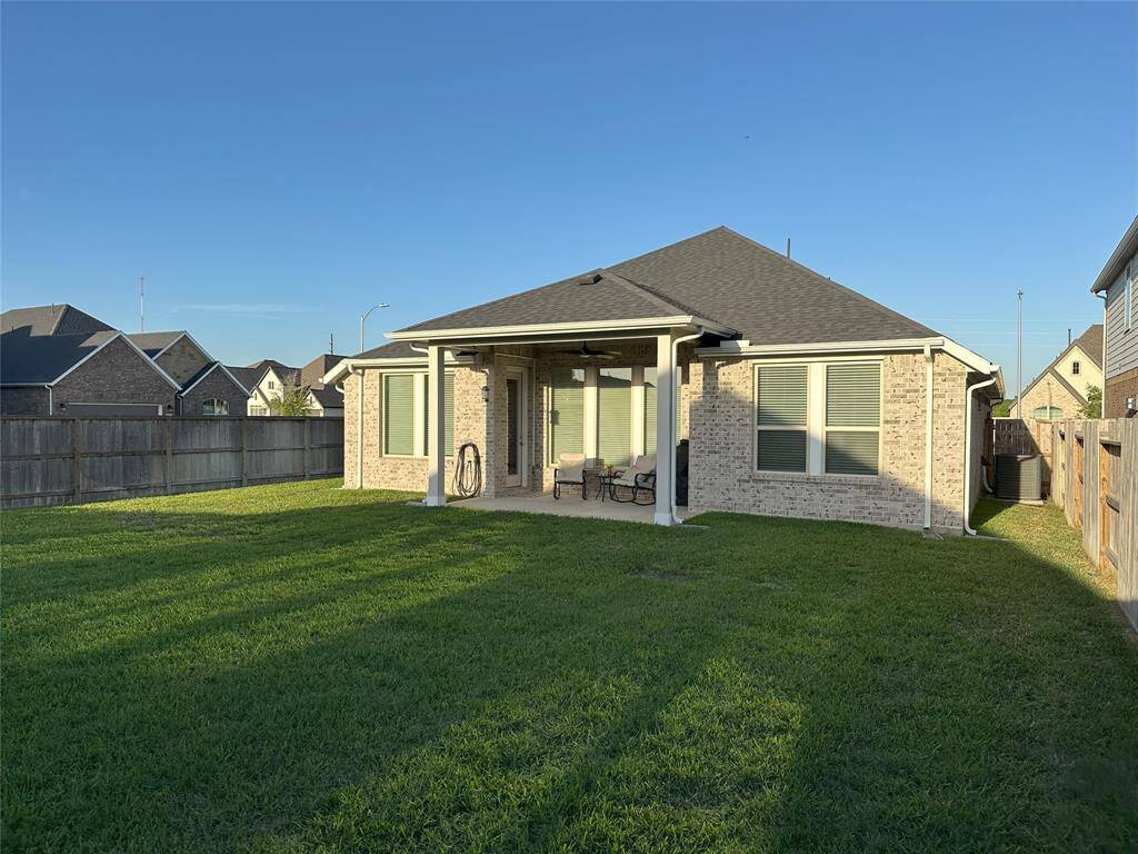 Great side yard offering extra space, could be perfect for gardening.