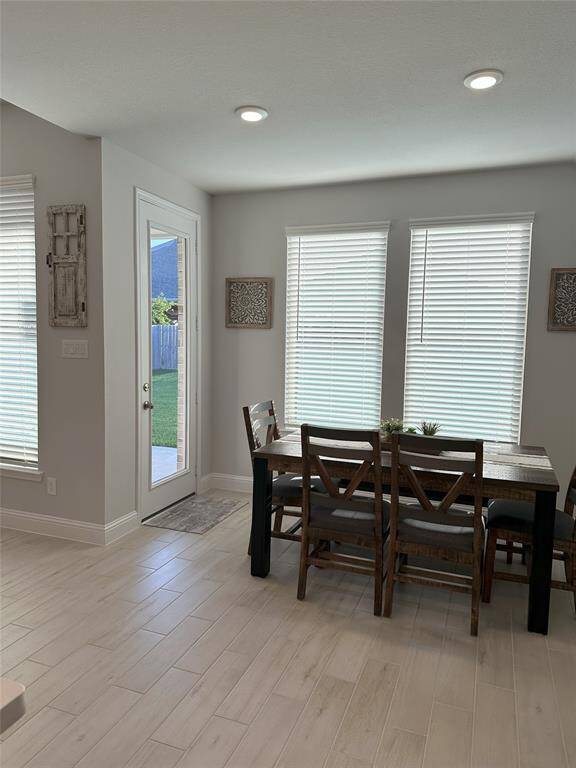 Feel the charm as soon as you enter—open layout with that perfect homie feel.