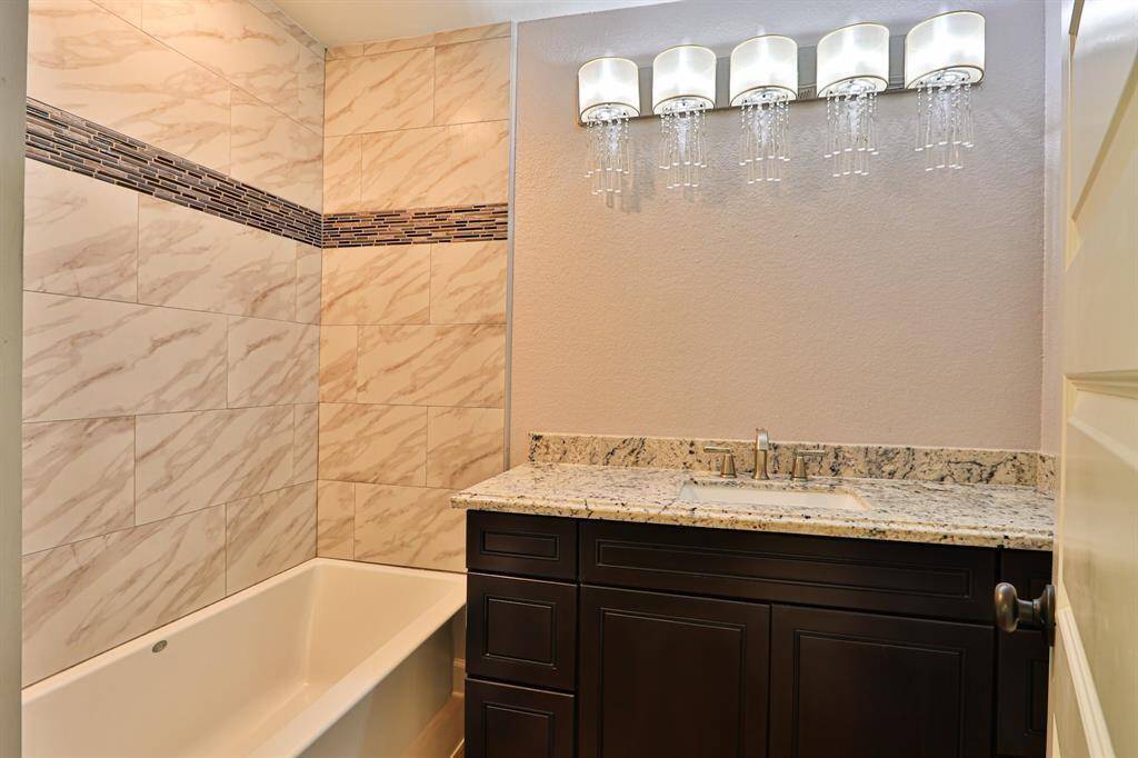 he sleek, marble-patterned wall tiles create a sophisticated atmosphere.