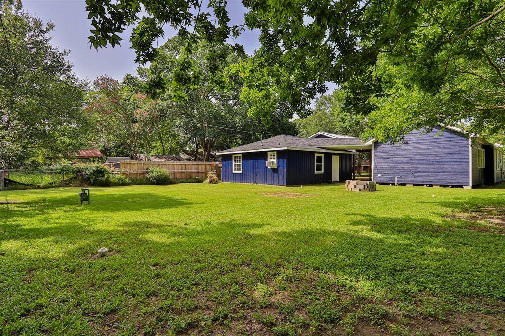 Perfect for outdoor enthusiasts, entertainers, and nature lovers, this inviting backyard is ready to be transformed into your personal haven!