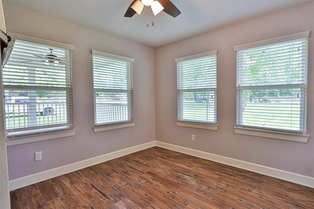 Bright and Versatile Room with Tranquil Views.