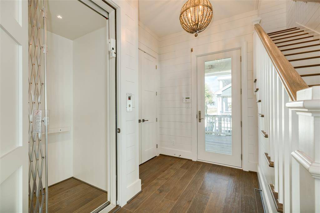 Elevator goes from ground level to all floors