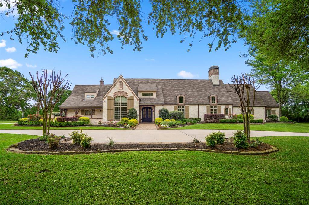 Welcome home to this charming 4-bedroom, 4 & 2 half-bath home in Tomball, TX offering stunning views and elegant living spaces.