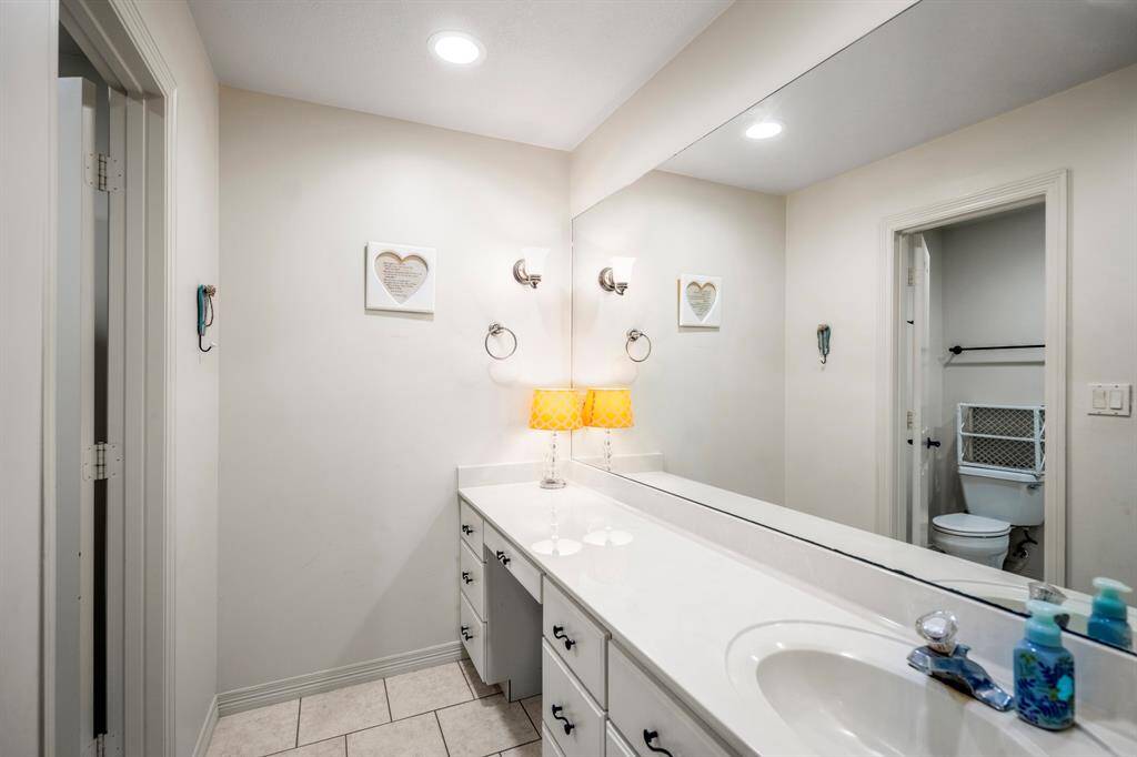Every room in this house has its own ensuite bath.