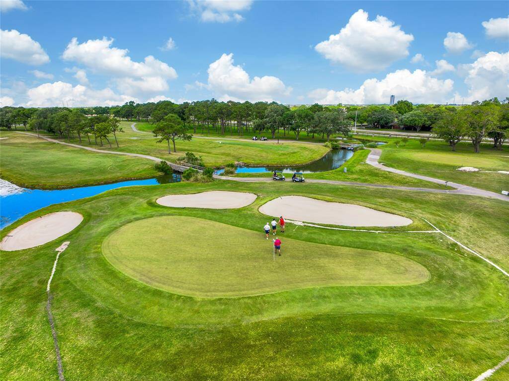 South Shore Harbour Country Club offers an exceptional golf and lifestyle experience, with a 27-hole golf course, fantastic dining, and programming for all.