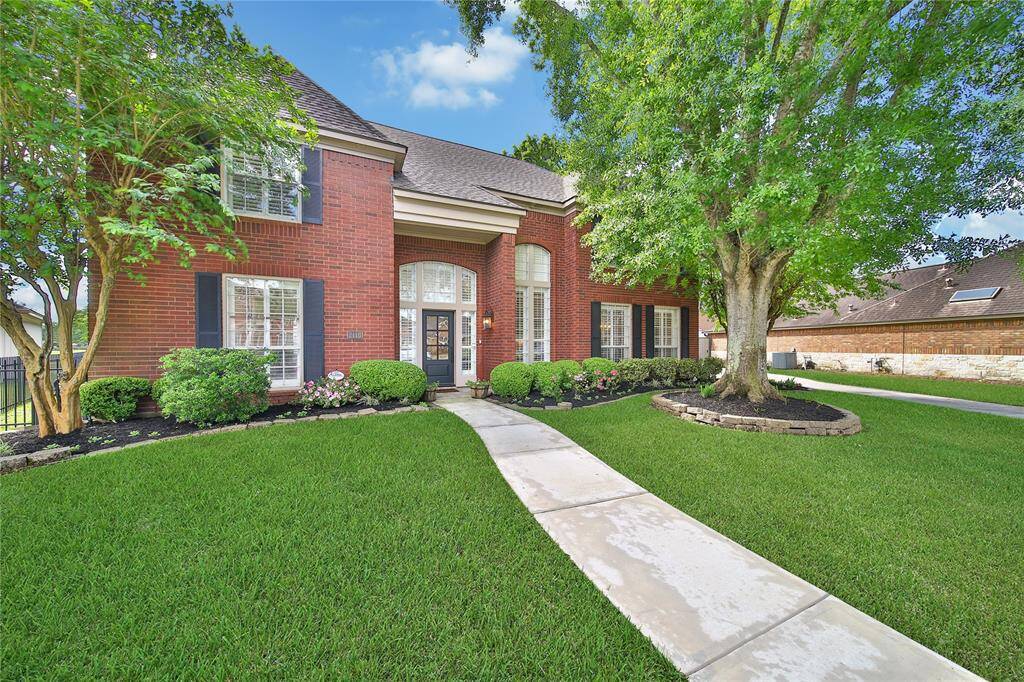 Schedule your showing today to view this stunning home in SSH. Zoned to CCISD!