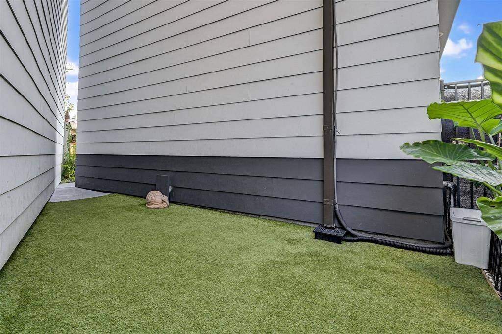 Side yard with artificial turf