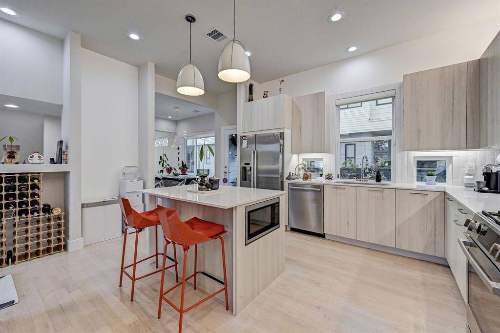Built in microwave to free up counter space