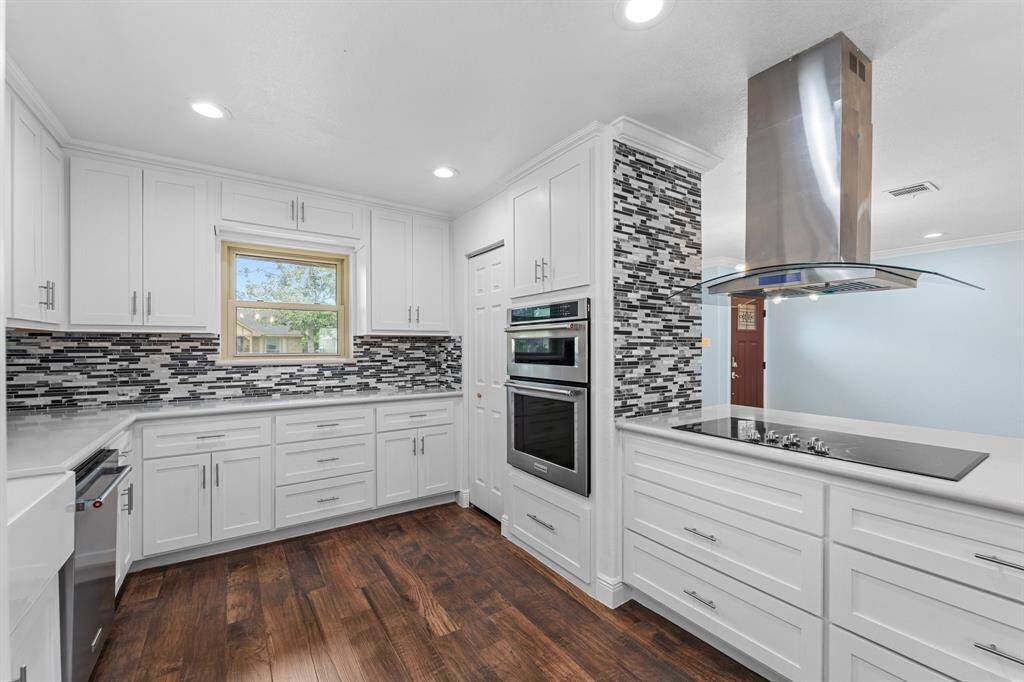 It features wood tile flooring, recessed lighting, and beautiful wall backsplash.