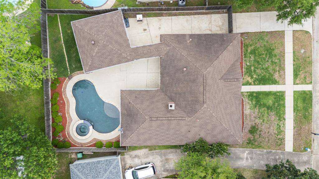 This charming home features a beautiful backyard, highlighting a sparkling pool and spa, and a large patio to create your own paradise!