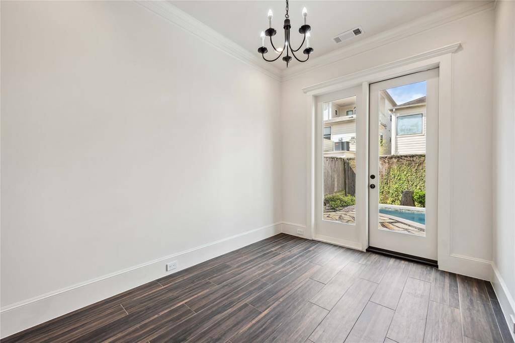Extra room or office next to Breakfast Nook w/ outdoor access.