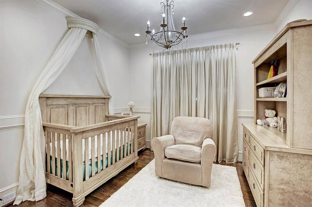 Upstairs Bedroom (furniture for reference)