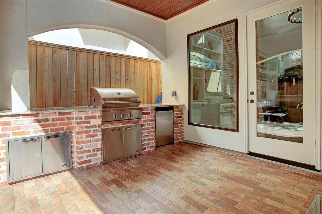 Outdoor Kitchen