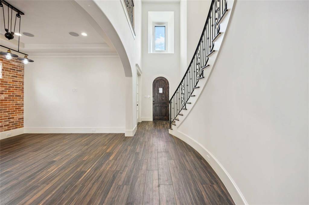 Entrance/Den