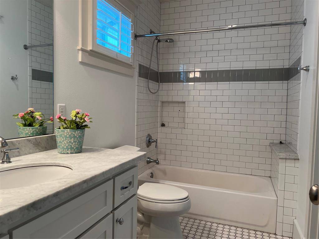 Secondary Bath is shared with both secondary bedrooms.