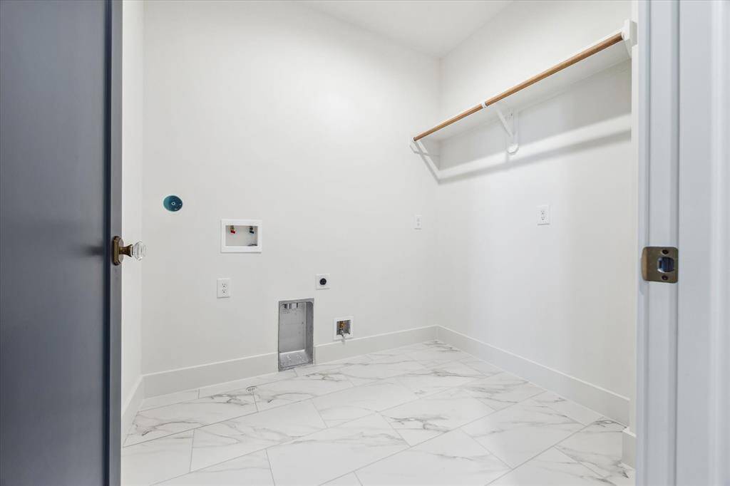 Large upstairs Utility Room.