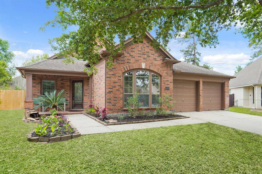 Front Elevation - grass has been digitally enhanced
