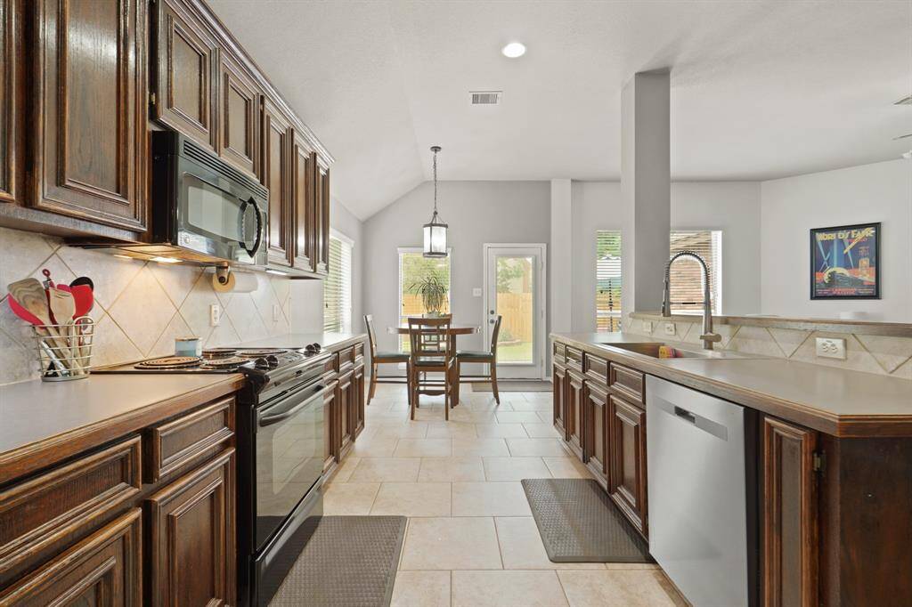 Kitchen + Breakfast Nook